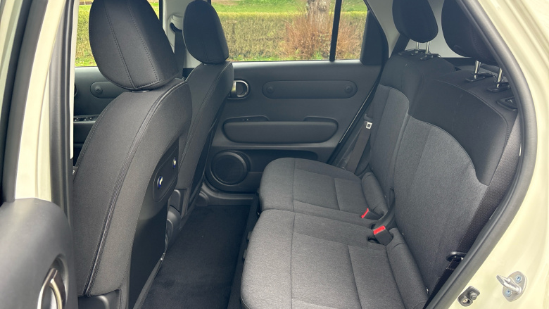 Hyundai INSTER 85kW 02 49kWh 5dr Auto Electric Hatchback